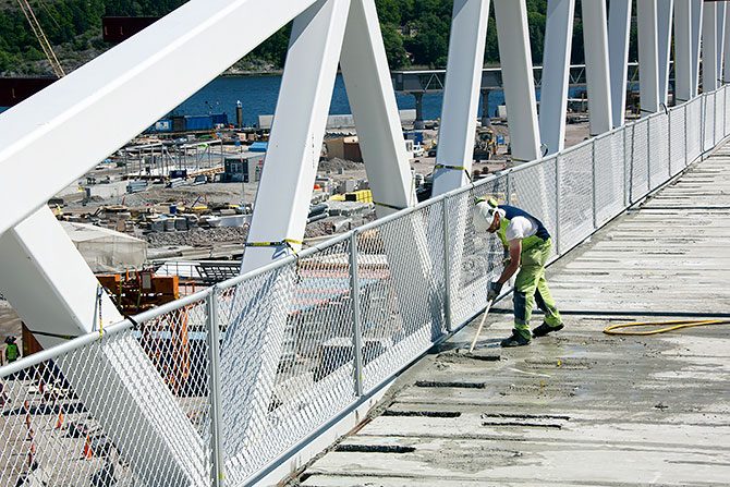 INFÄSTNING PÅ PELARE FÖR FRI ARBETSYTA